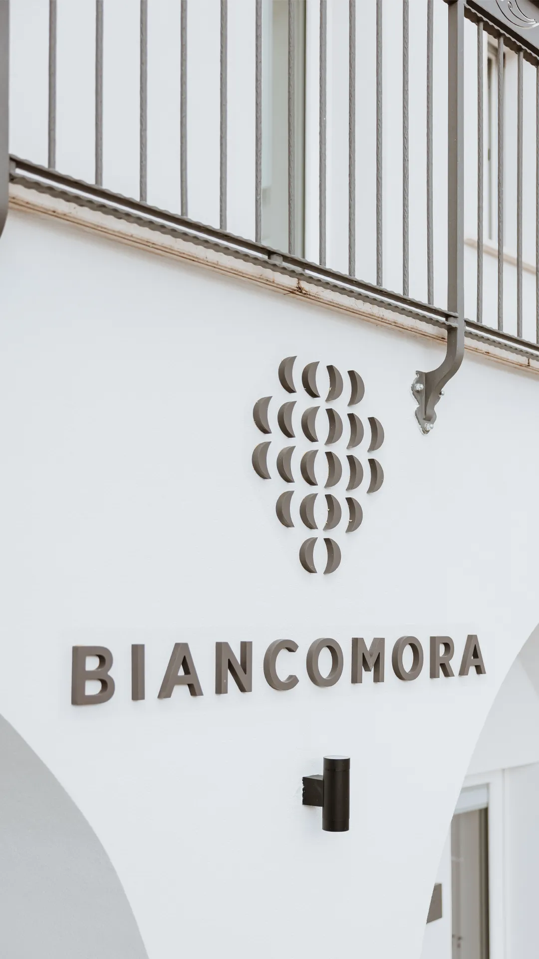 b&b biancomora crispiano particolare logo verticale 1